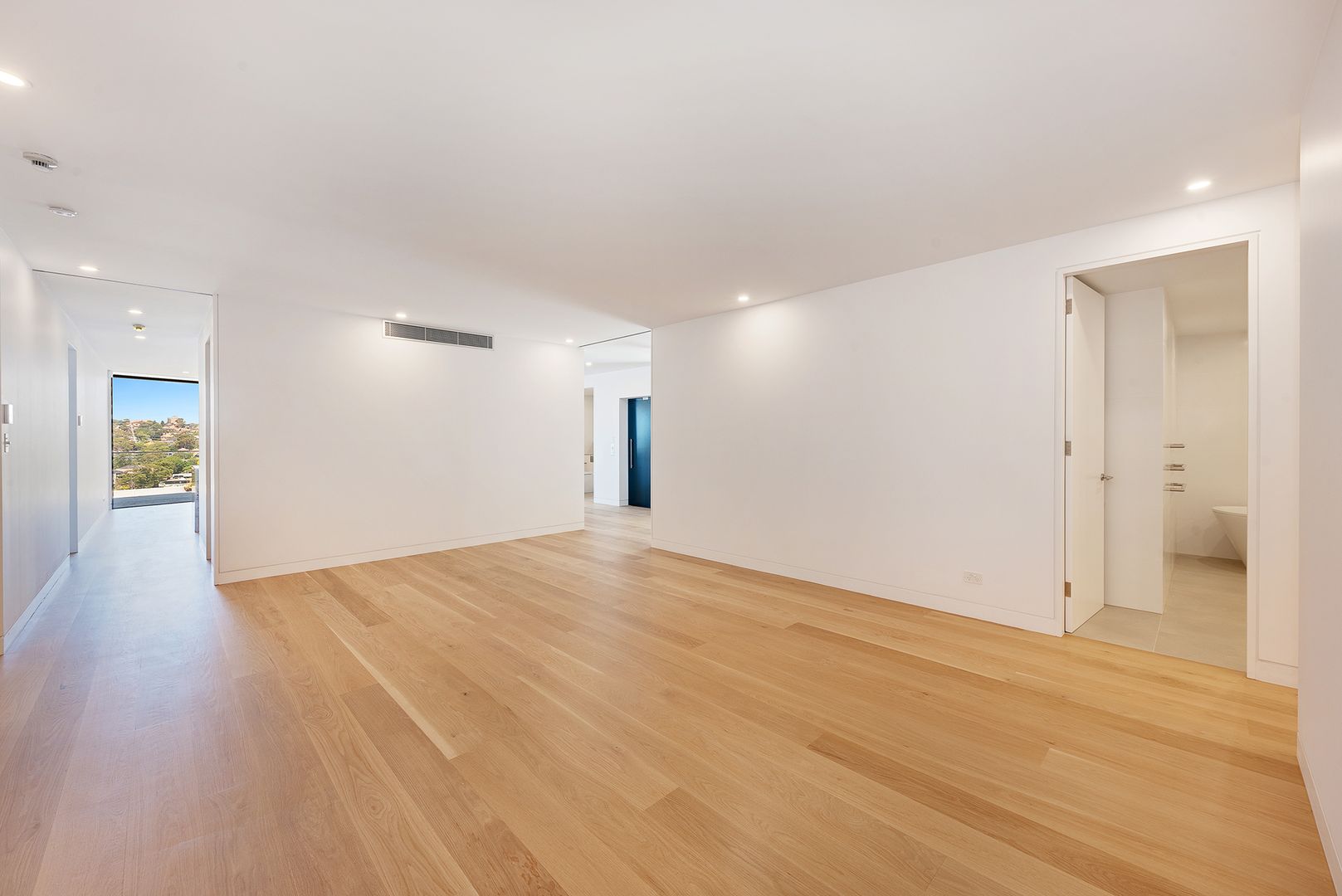 14884300_5_1_210204_054943-w2247-h1500