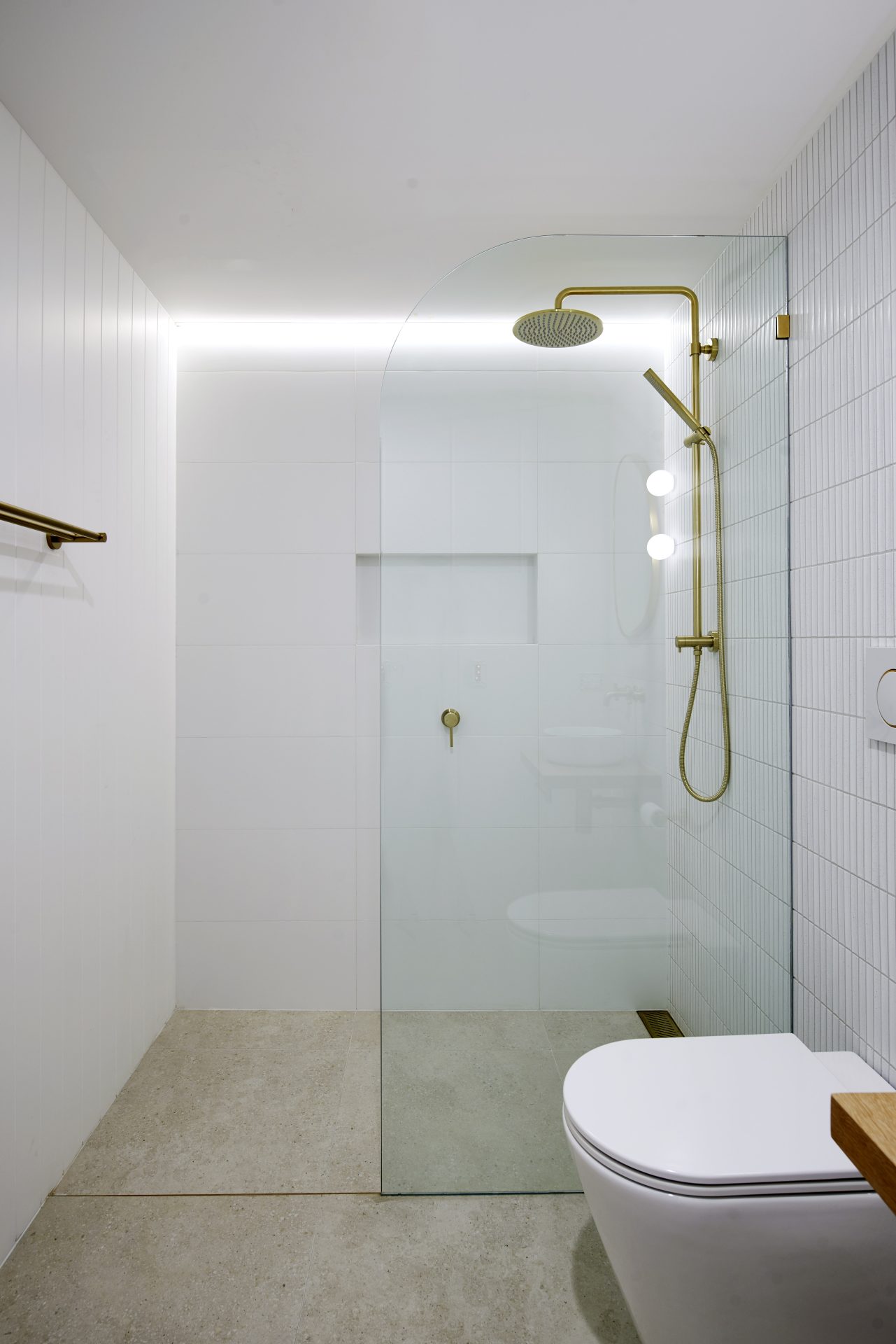 Downstairs Bathroom 2 01