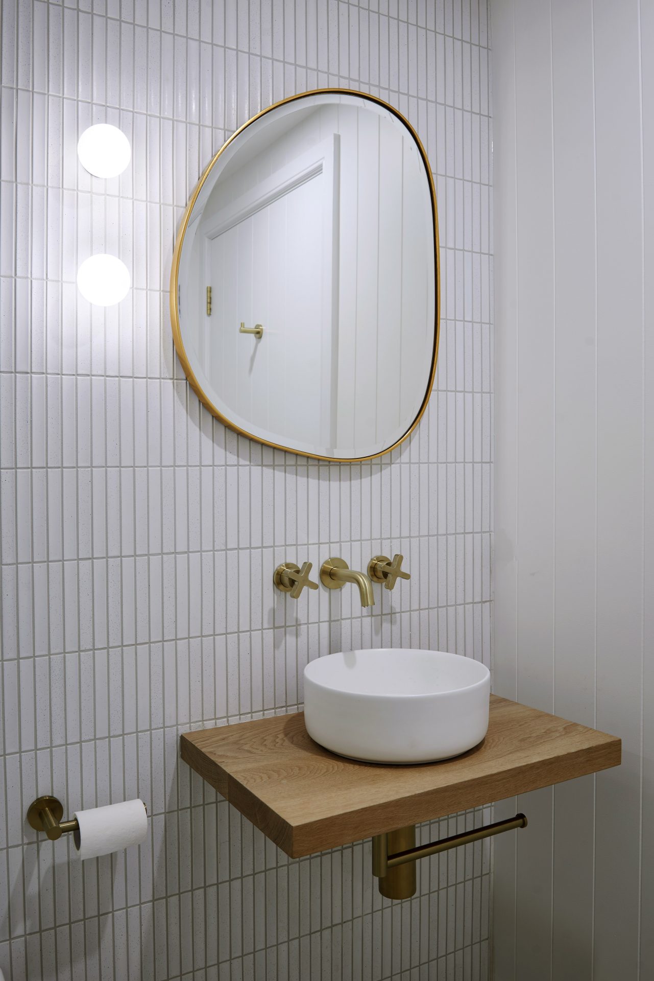 Downstairs Bathroom 2 02