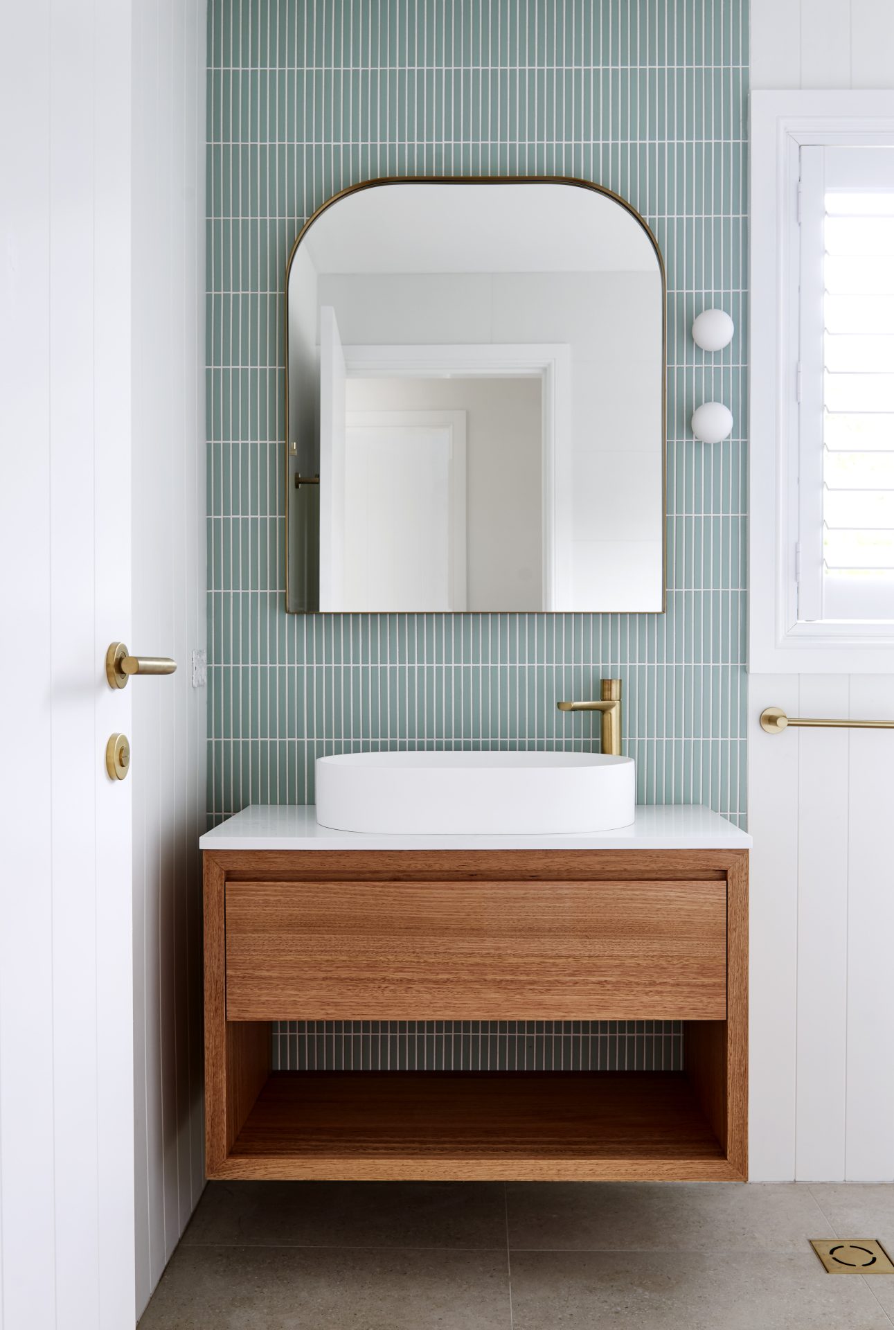 Upstairs Bathroom 2 02