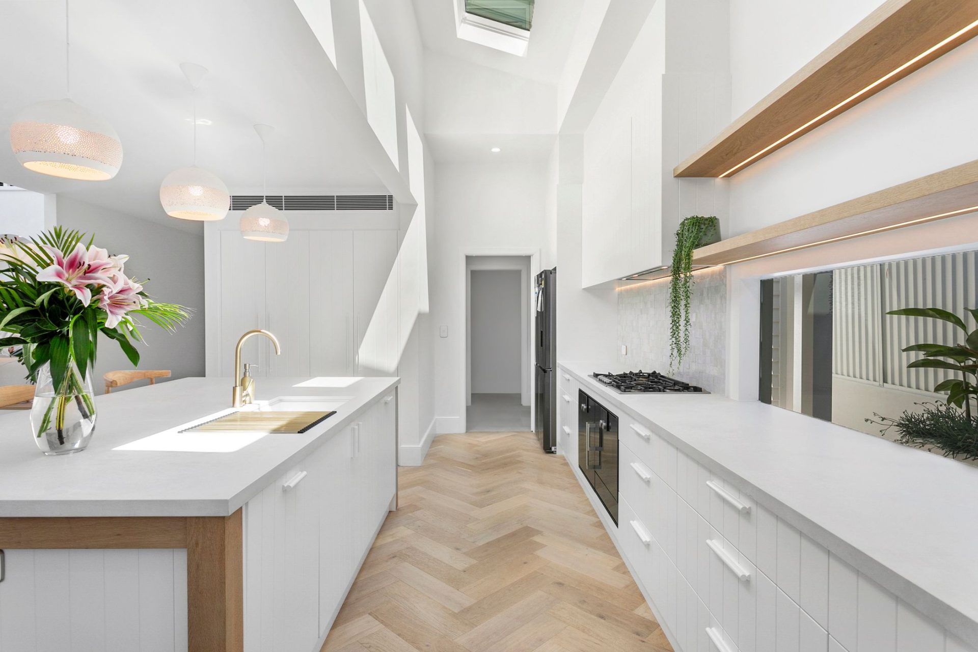 web_1676902880148_bwrm-06