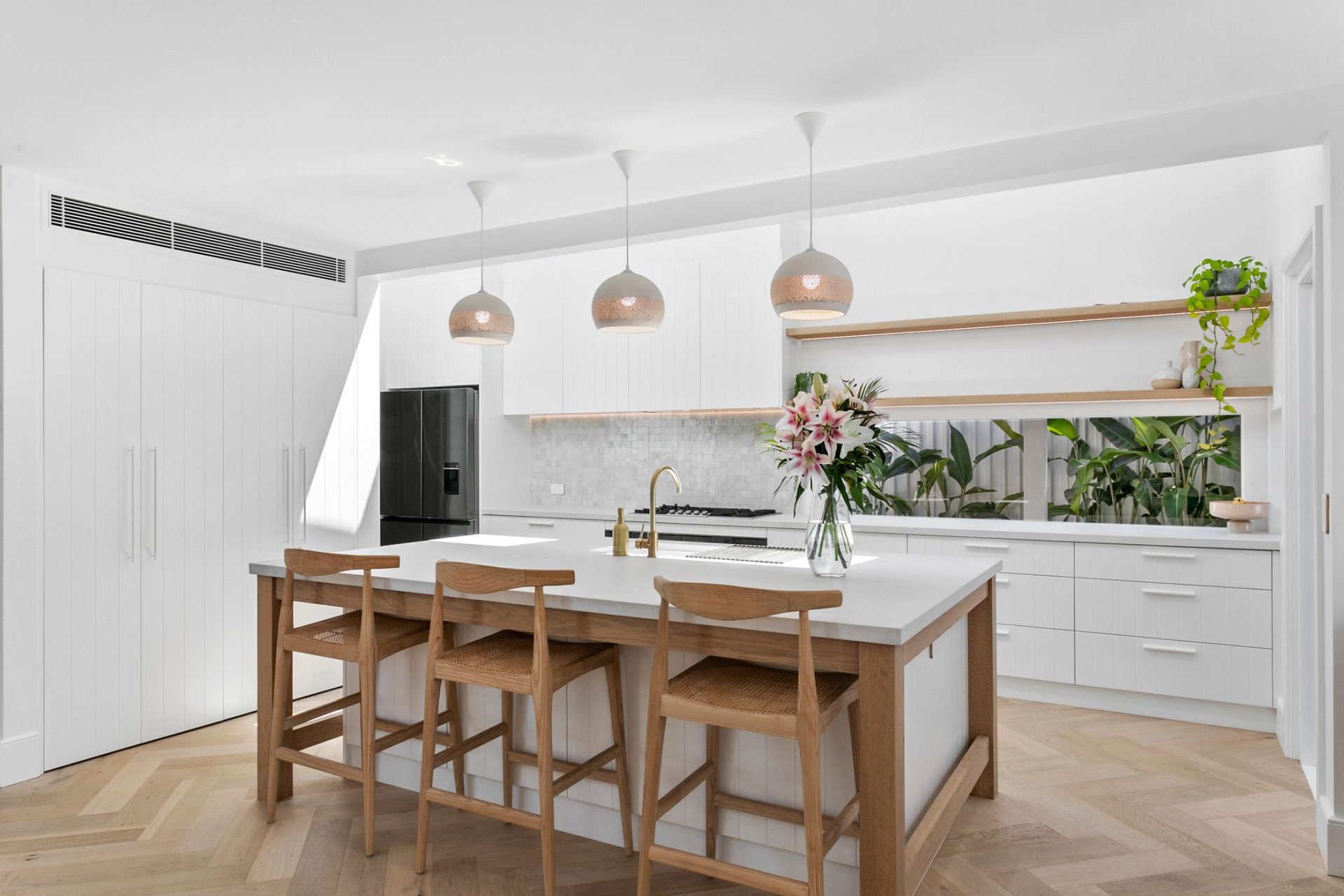 web_1676902880161_bwrm-02