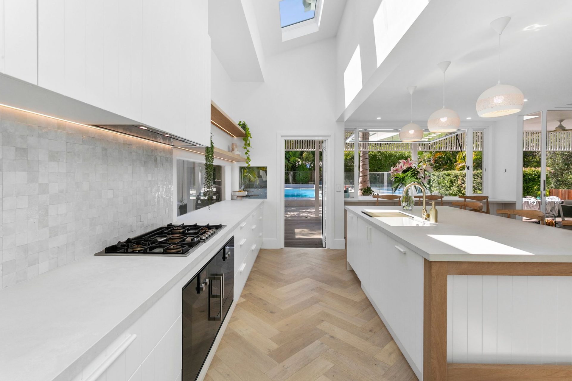 web_1676902880163_bwrm-04